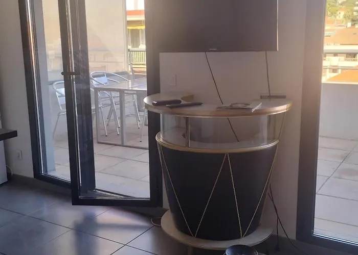 Unique * Cannes